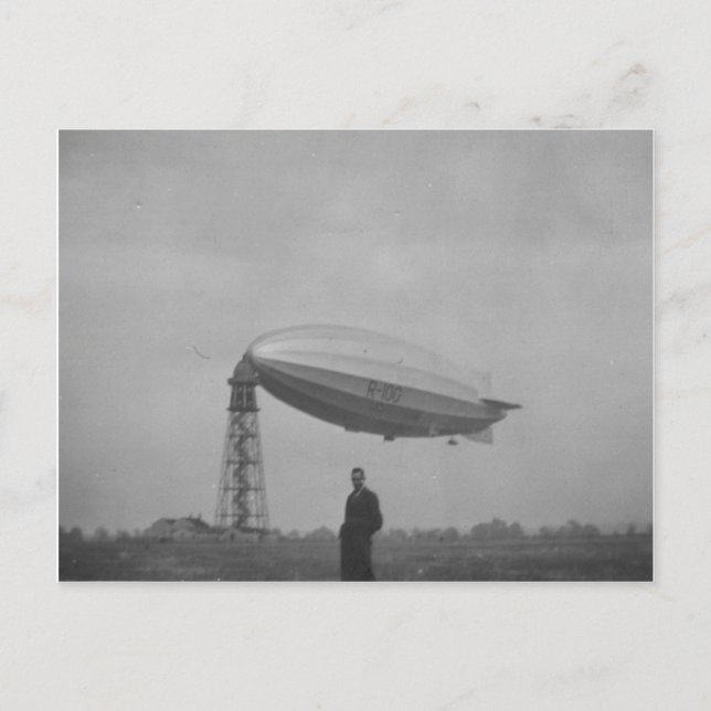Cardington, Airship R100 on mooring mast Postcard (Front)