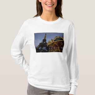 Carousel by the Eiffel Tower in the evening, T-Shirt