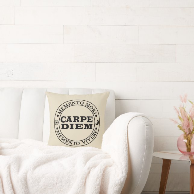 Carpe diem Seize the day Mmenro mori Throw Pillow (Couch)