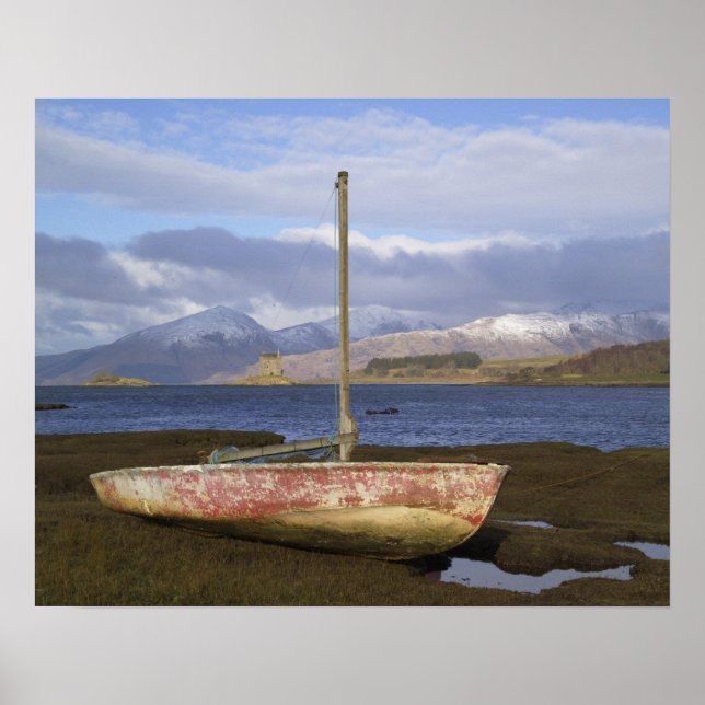Castle Stalker with fishing boat in the Poster (Front)