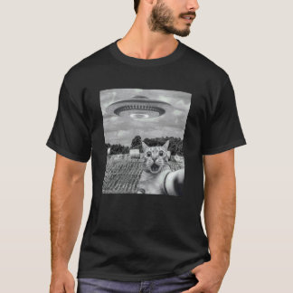 Cat and Saucer Selfie, Hilarious Alien Encounter G T-Shirt
