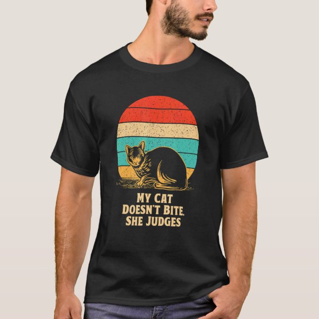 Cat Doesn't Bite She Judges Cat Mom Sarcastic Cat  T-Shirt (Front)