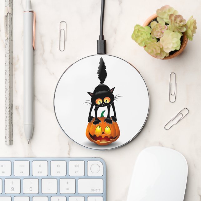 Cat Halloween Scared Cartoon on Pumpkin Wireless Charger (Desk)