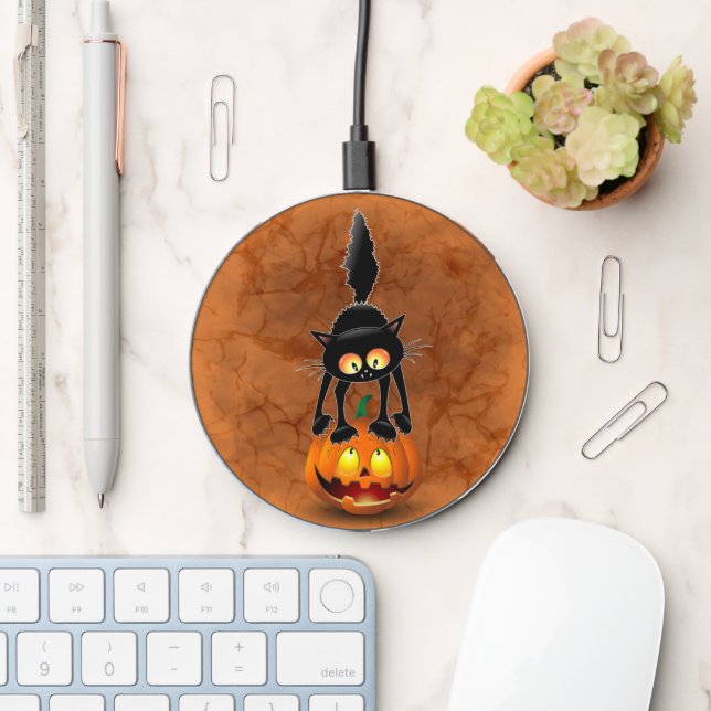 Cat Halloween Scared Cartoon on Pumpkin Wireless Charger (Desk)