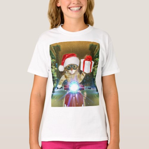 Cat in the Santa Claus hat delivers Christmas gift T_Shirt