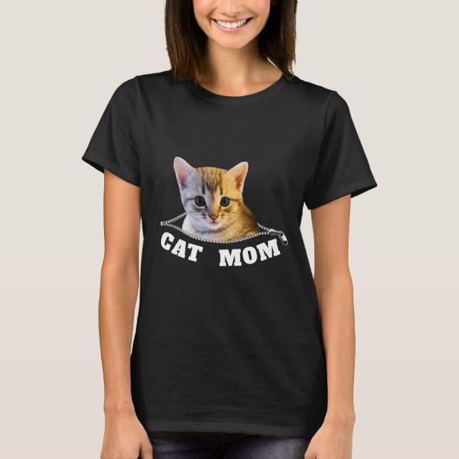 Cat mom  T-Shirt (Front)