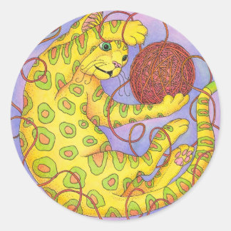 CAT plays with yarn Classic Round Sticker