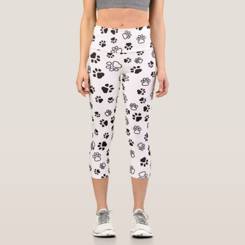 Cats Paws Repeated Pattern Capri Leggings