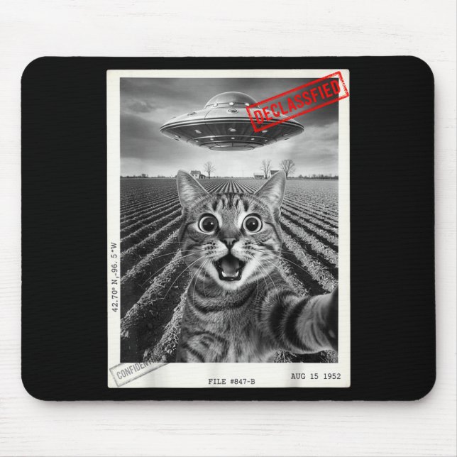 Cat Selfie Ufo Alien Funny Surprised Cat Meme Men  Mouse Pad (Front)