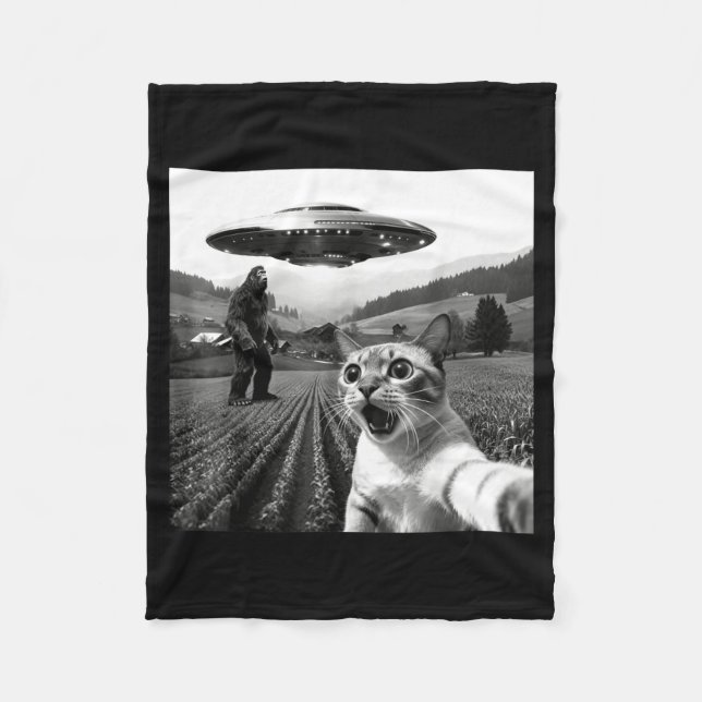 Cat Selfie With Alien Ufo Funny Cat Alien Bigfoot  Fleece Blanket (Front)