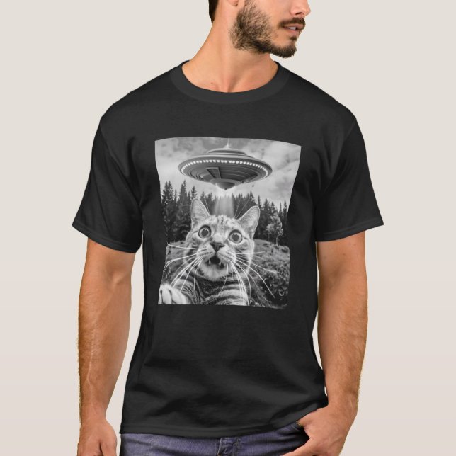 Cat Selfie With Alien UFO Funny Cat For Men Women  T-Shirt (Front)