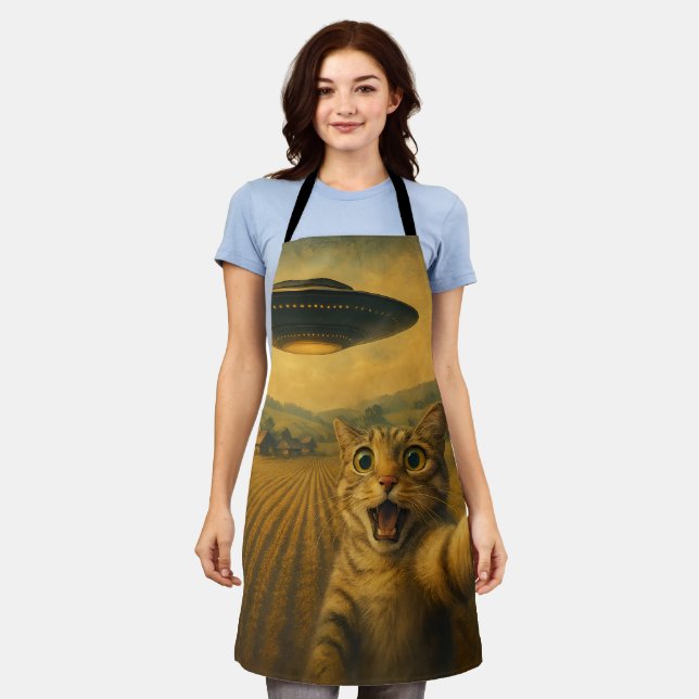 Cat Selfie With Alien UFO Funny Cat Gifts Apron (Worn)