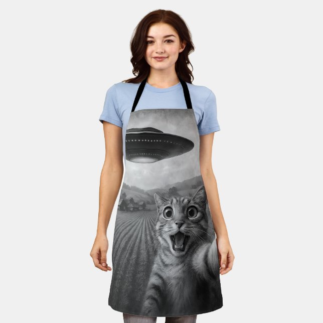 Cat Selfie With Alien UFO Funny Cat Gifts Apron (Worn)