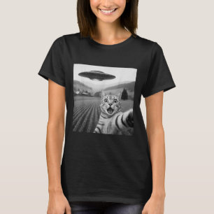 Cat Selfie With Alien Ufo Funny Cat Gifts For Men  T-Shirt