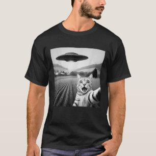 Cat Selfie with Alien UFO Funny Cat Gifts for Men T-Shirt