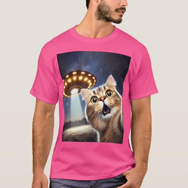 Cat Selfie With Alien Ufo Funny Cat Gifts For Men  T-Shirt (Front)