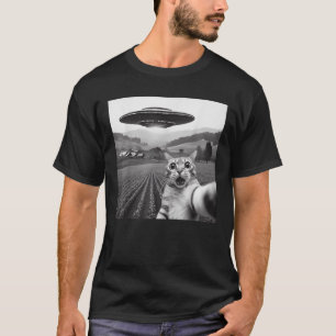 Cat Selfie With Alien UFO Funny Cat Gifts For Men  T-Shirt