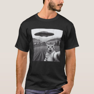 Cat Selfie With Alien UFO Funny Cat Gifts For Men  T-Shirt