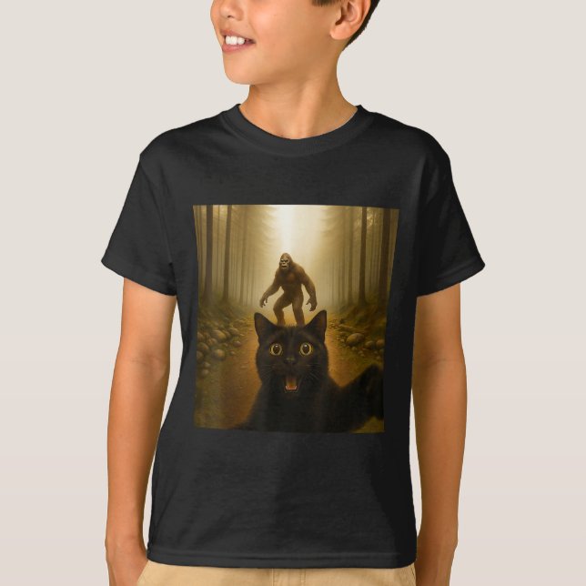 Cat Selfie With Bigfoot Funny Cats Gifts For Men W T-Shirt (Front)