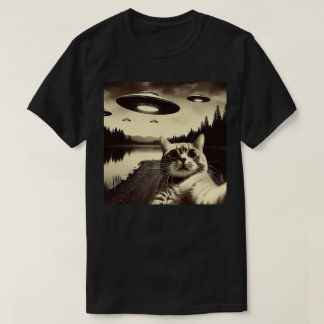 Cat selfie with UFO T-Shirt
