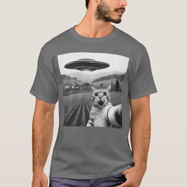 Cat Sie With Alien UFO Funny Cat Gifts For Men Wom T-Shirt (Front)