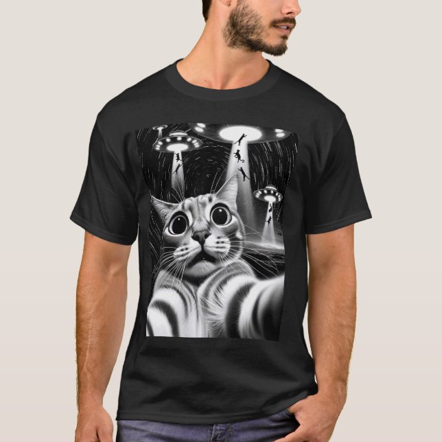 Cat UFO Invasion Funny Cat Meme Retro Alien Cat UF T-Shirt (Front)
