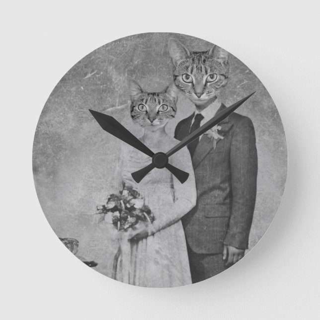 Cat wedding round clock (Front)