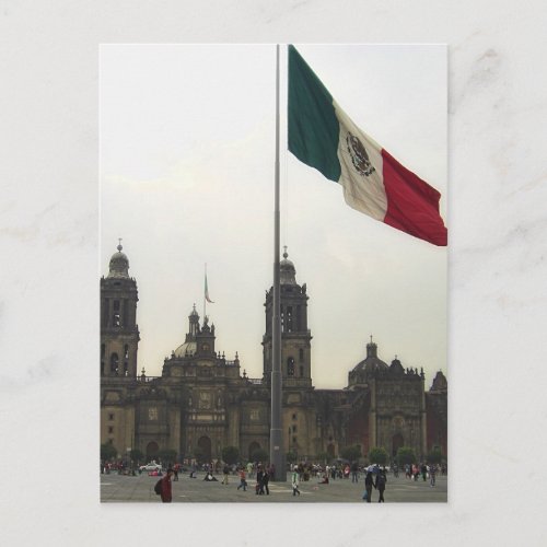 Catedral en el Zocalo del DF  la Bandera Mexicana Postcard
