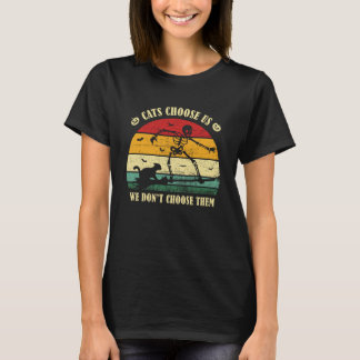 Cats Choose us. Vintage Retro Halloween Spooky Ske T-Shirt