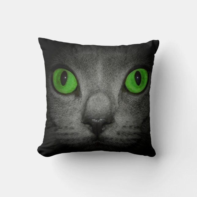 Cat's eyes two different sides  - throw pillow (Front)