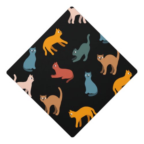 Cats on the black graduation cap topper