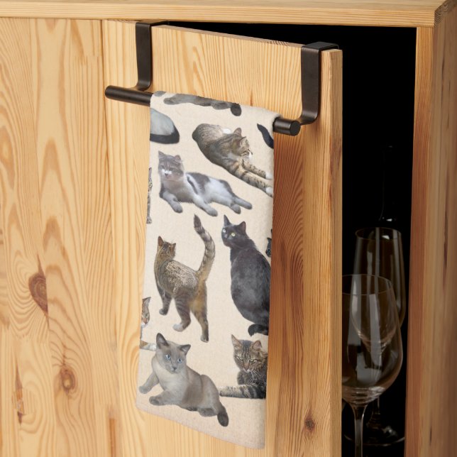 Cats 😸 towel (Thirds Fold)