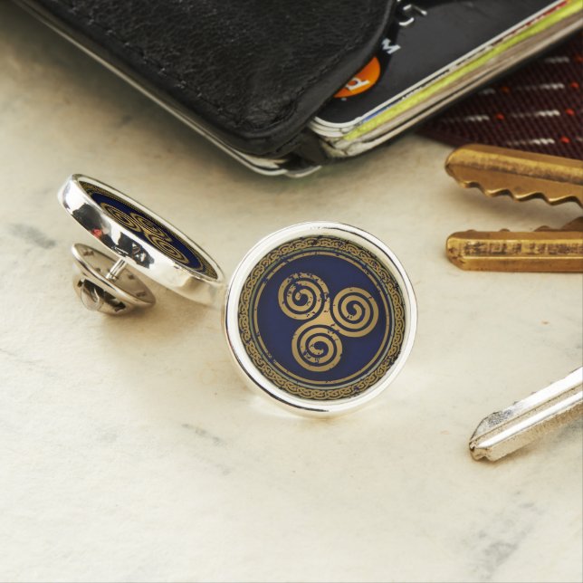 CELTIC CURLS CIRCLE LAPEL PIN (In Situ)