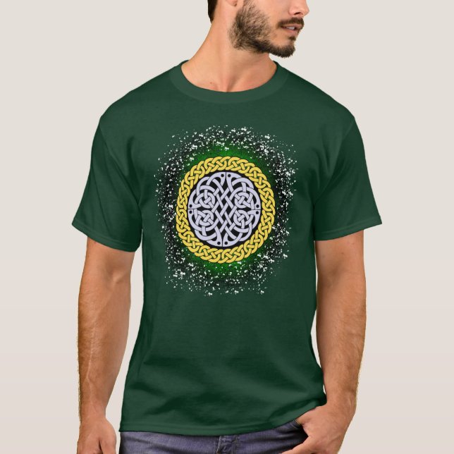 Celtic/Irish/Scottish/Viking braided knot, green T-Shirt (Front)