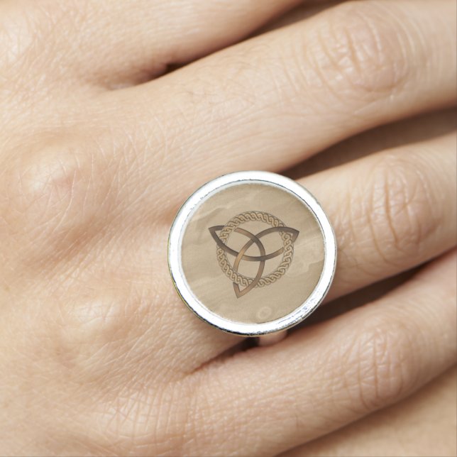 Celtic Triquetra Trinity Knot Ring (In Situ)