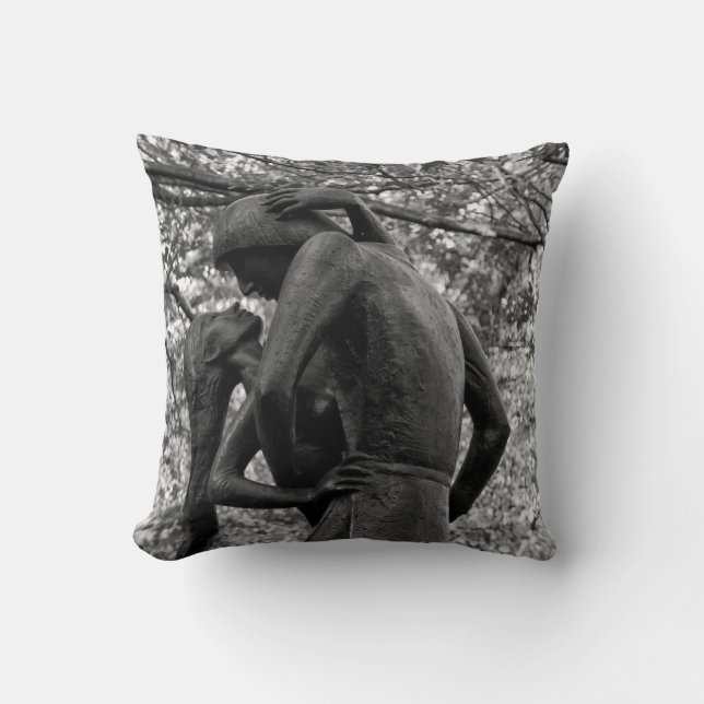Central Park Autumn: Romeo & Juliet Statue 01 B&W Throw Pillow (Front)