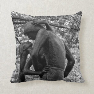 Central Park Autumn: Romeo & Juliet Statue 01 B&W Throw Pillow
