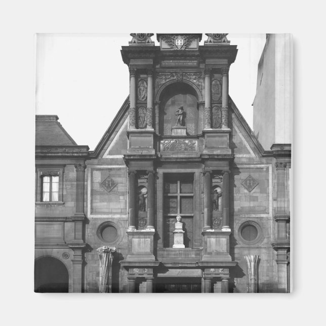 Central part of the main fa�ade magnet (Front)