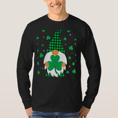Chapeau Plaid Gnome Holding Clover Shamrock St Pat T_Shirt