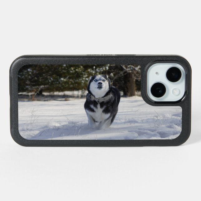 Charging Through OtterBox iPhone Case (Back Horizontal)