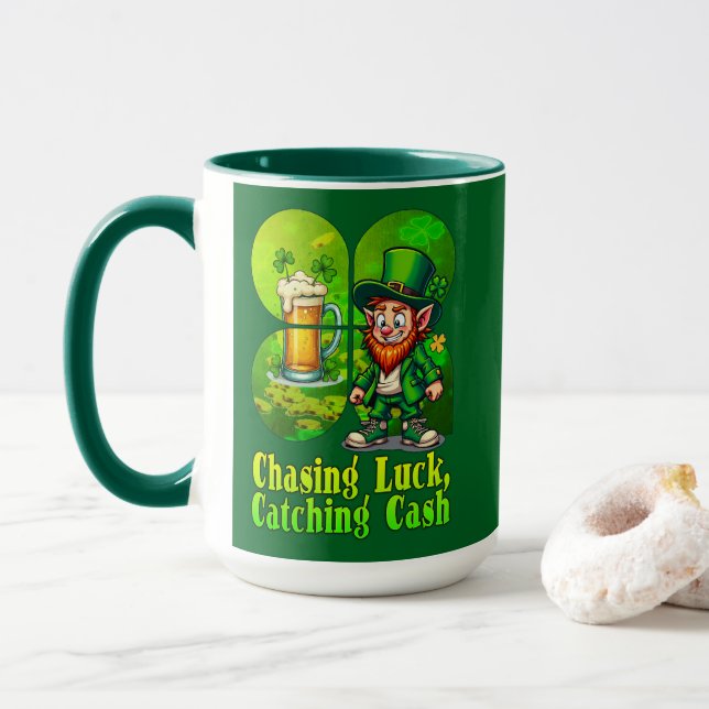 Chasing Luck Catching Cash St Patrick’s - caneca Mug (With Donut)