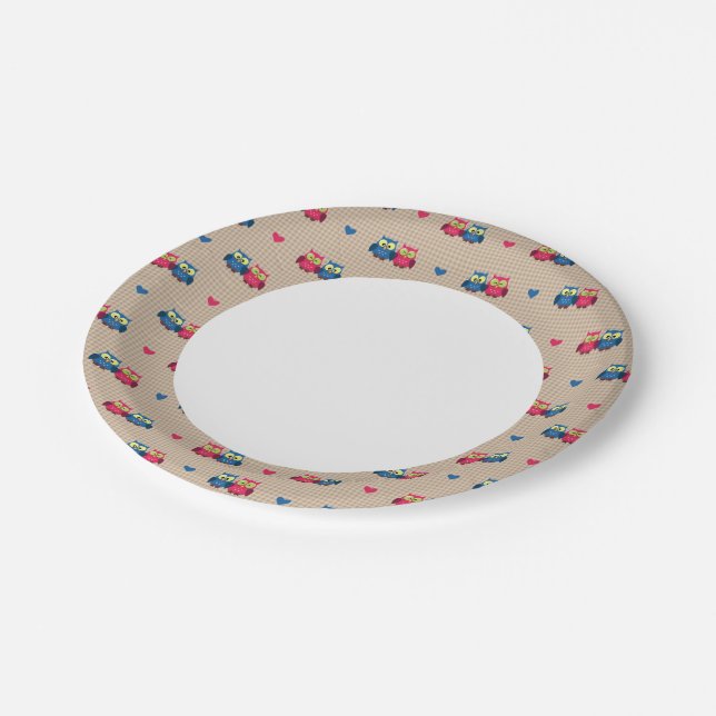 Checked pattern with love owls paper plates (Angled)
