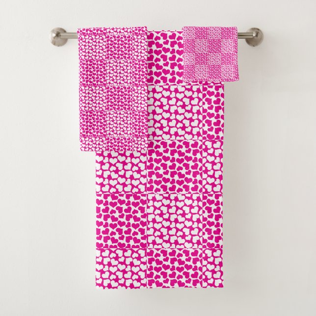 Checkered Love in Magenta and White Bath Towel Set (Insitu)