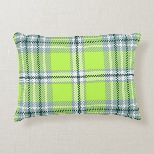Checkered pattern accent pillow (Front)