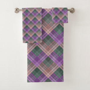 Checkered pattern with zig zag coloring bath towel set