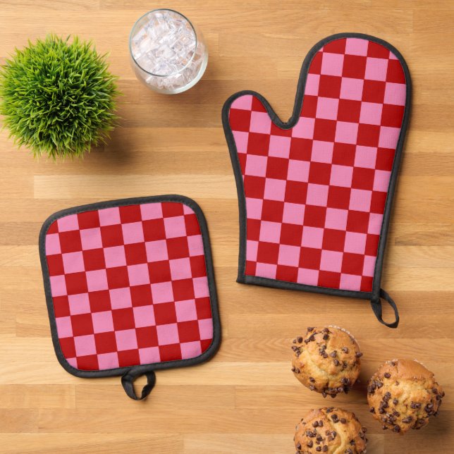 Checkered Red and Hot Pink  Oven Mitt & Pot Holder Set (Top Down)