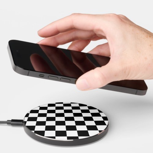 Checkered squares black and white geometric retro wireless charger 