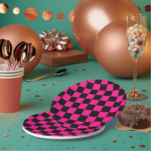 Checkered squares hot pink black geometric retro paper plates