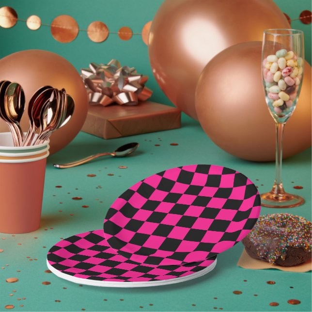 Checkered squares hot pink black geometric retro paper plates (Multi)