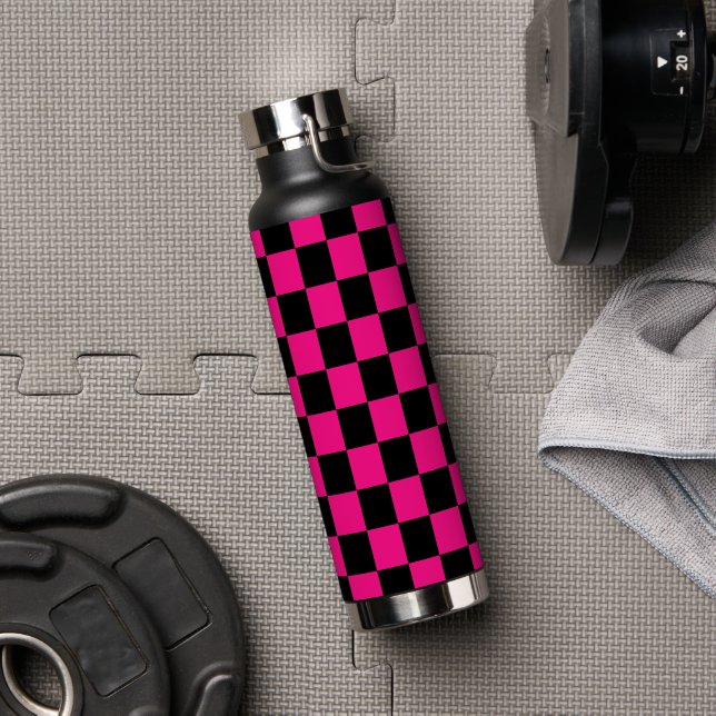 Checkered squares hot pink black geometric retro water bottle (Gym)